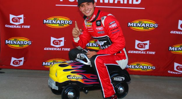 Visit Straightliner Tanner Gray Makes Successful Transition to Circle Track Racing in 2019 page