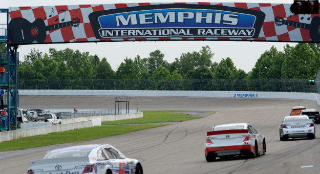 Visit PIT BOX: K&N Pro Series East Action Returns in Memphis page
