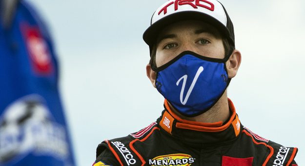 Visit PIT BOX: Iowa Familiar Turf For Top Contenders page