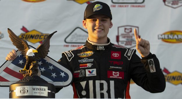 Visit Multiple drivers split special awards at Pocono page